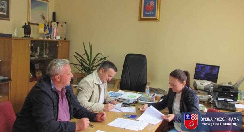Potpisan Ugovor za asfaltiranje cesta u općini Prozor-Rama