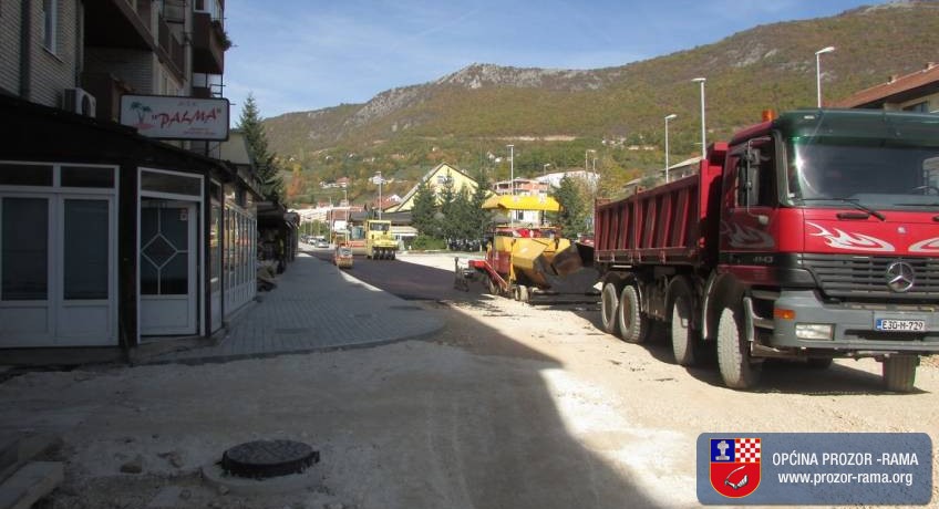 Danas završeno asfaltiranje prvog sloja Splitske ulice
