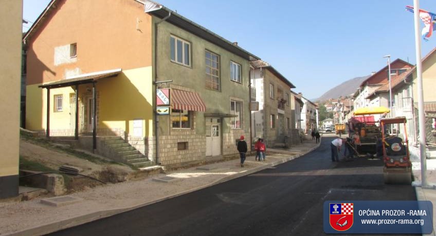 FOTO: Asfaltiranje dijela ulice Kralja Tomislava
