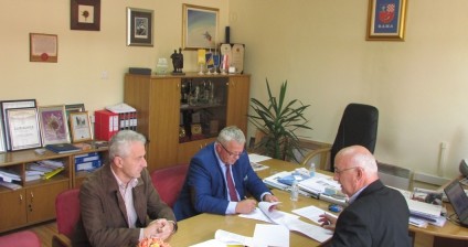 Potpisan Ugovor za asfaltiranje puta u Rumbocima, Jaklićima, Ploči, Podboru i Borovnici