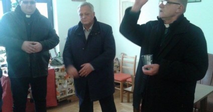 Načelnik Ivančević i prozorski župnik don Stipo Knežević posjetili stanare zgrade za socijalno stanovanje